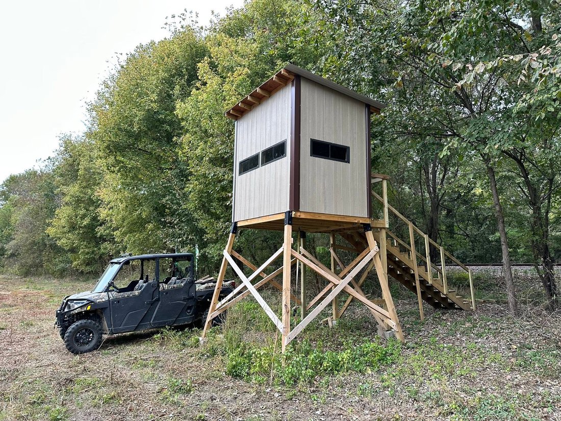 6'×6' Wooden Box Blind (8-ft Elevated)
